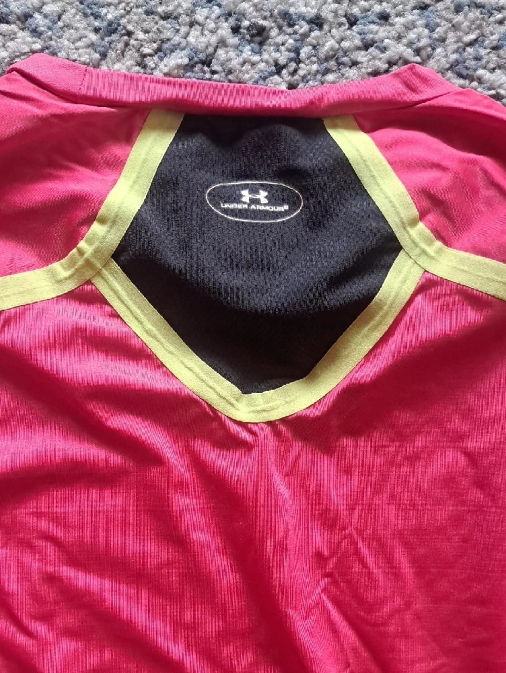 Under Armour Black Pink Long Sleeve Performance Top M - Picture 8 of 9